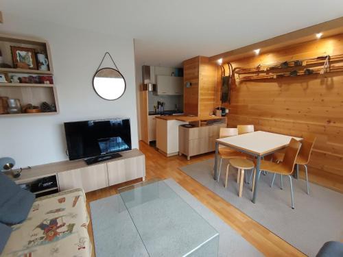 Montgenevre Apartment | Studio rénové avec coin montagne, balcon, parking privé et animaux acceptés - FR-1-445-62