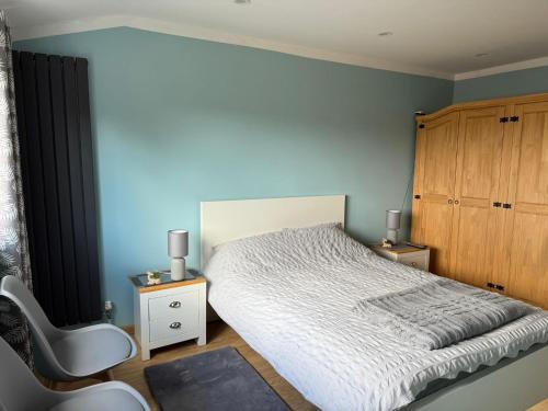 Birmingham Apartment | Studio- Sleeps 2- Free WiFi- Luxury Shower