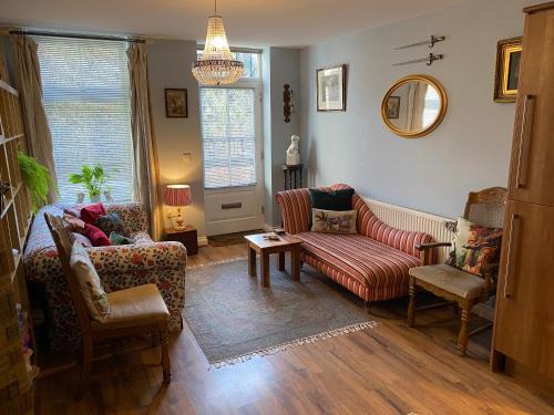 Macclesfield Apartment | Studio - Sleeps 2 - Pets - Terrace - Parking