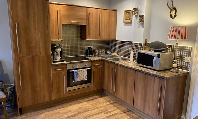 Macclesfield Apartment | Studio - Sleeps 2 - Pets - Terrace - Parking