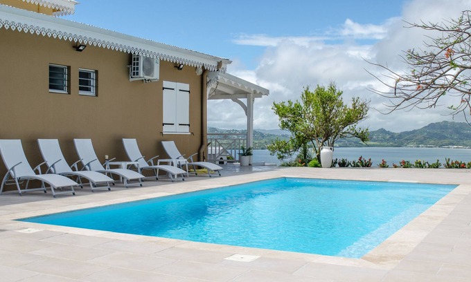 Tartane Apartment | Studio sleeps 2 with seaside view