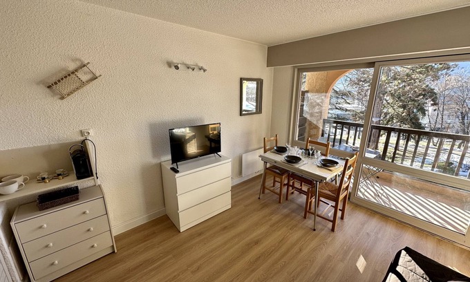Briancon Apartment | Studio south terrace mountain view