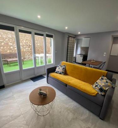 Mandelieu-la-Napoule Beach Apartment | Studio standing bord de mer