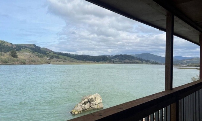 Gold Beach Resort | Studio Suite #38 River Front