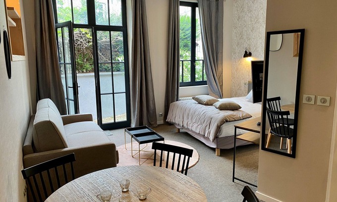 Limoges Apartment | Studio-Superior-Ensuite with Shower-Garden view-Studio plain pied