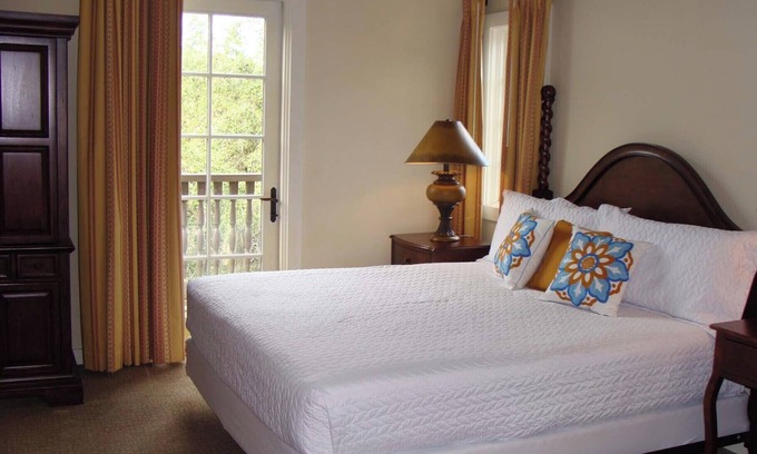 St. Augustine Condo | Studio w/balcony -full kitchen -top floor -pool & hot tub