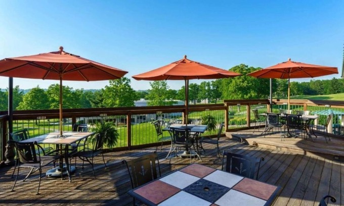 Cheat Lake Apartment | Studio w Indoor Pool, BBQ Area & Spa at Lakeview Golf Resort