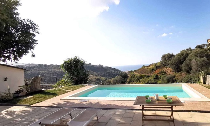 Pompeiana Apartment | Studio with air conditioning and pool