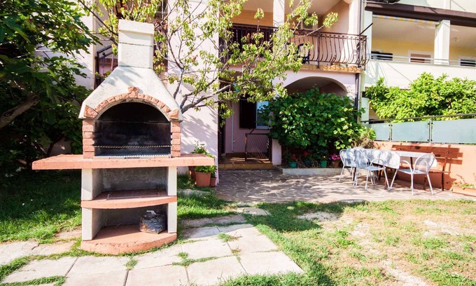 Monterol Apartment | Studio with air conditioning