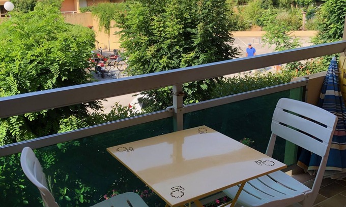 La Faviere Apartment | Studio with balcony 300 m from the beach wifi parking