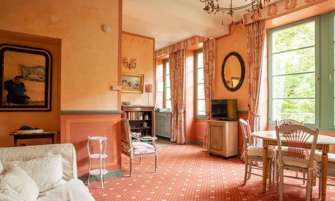 Montbrun-les-Bains Apartment | Studio with pool in garden Park, naerby spas and views at the Mont Ventoux.