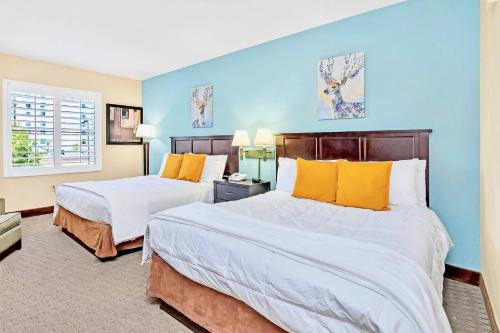 Florida Central Atlantic Coast Hotel | Studio with Hot Tub & Pool Near Universal Studios