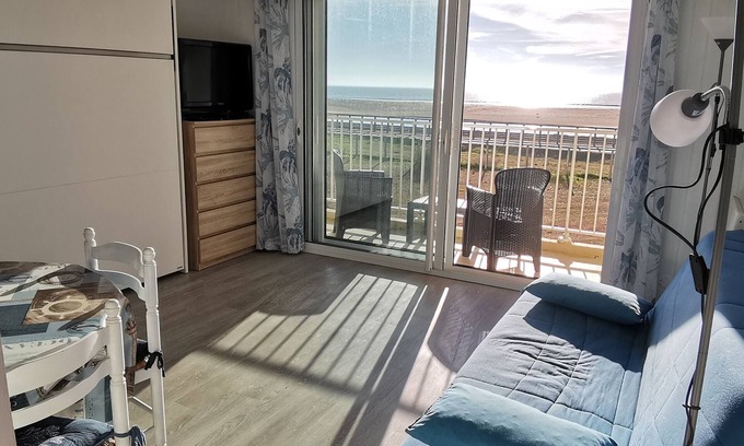 La Faute-sur-Mer Apartment | Studio with lagoon view, parking and pets allowed