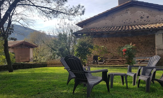 Sant Joan les Fonts Cottage | Study in a rural house within the natural park of the volcanoes. garden and pool