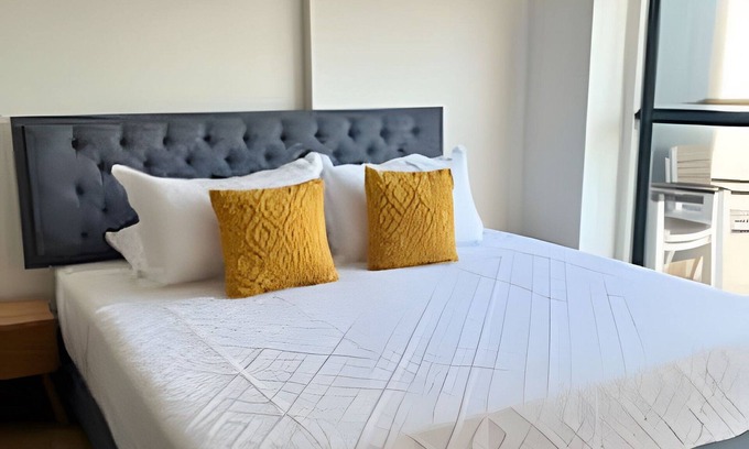 Urbanizacion Eliana Apartment | Stuning view to Walled city & Beach, King size bed