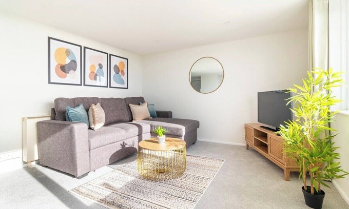 Boscombe Apartment | Stunner Sea View 2 bedroom Sleeps 6-Free Parking