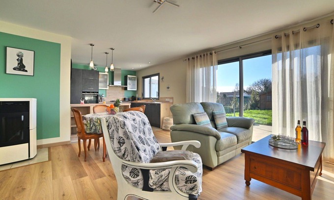 Le Chateau-d'Oleron House | Stunning villa for 4 guests with WIFI, TV, terrace and pets allowed