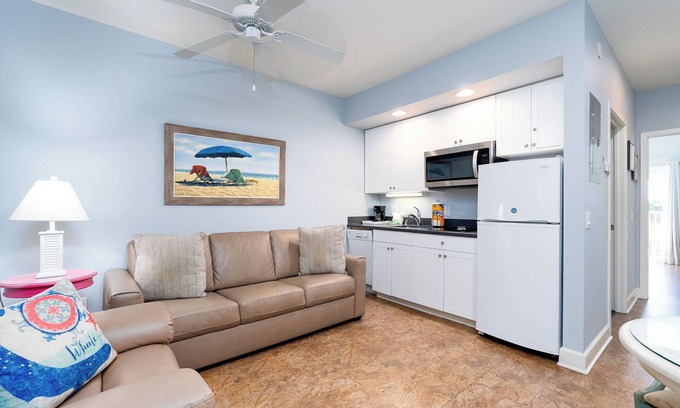 Fort Myers Beach Condo | Stunning 1/1 with Heated pool and Spa in the Heart of Downtown Fort Myers Beach!