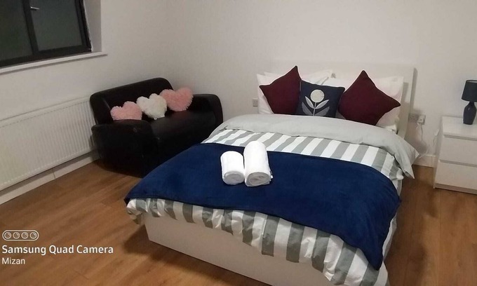 East Ham Apartment | Stunning 1-Bed Apartment in London