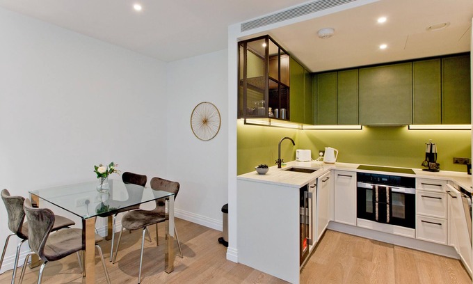 Parsons Green and Walham Apartment | Stunning 1bed AC/pool Chelsea kings Rd & Slone SQ