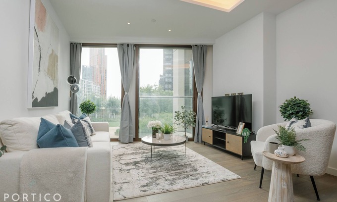 Vauxhall Apartment | Stunning 2-bed apartment in Thames City, situated in Nine Elms neighbourhood.