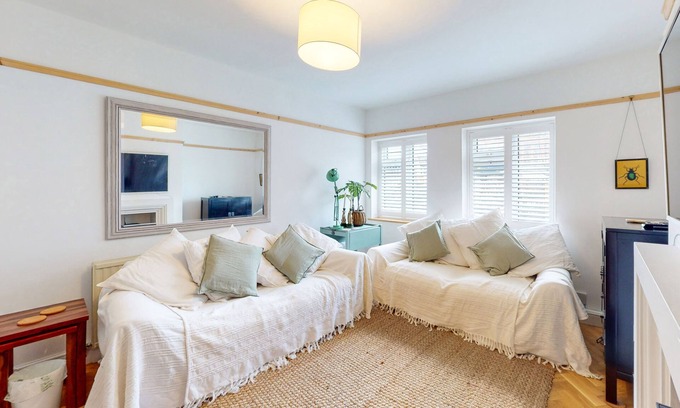Kew Apartment | Stunning 2 bed flat in Richmond