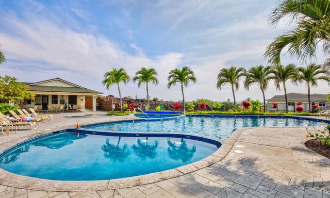 Kahaluu Bay Condo | Stunning 2 Units at Na Hale O Keauhou, Sleeps 12, Total of 6 Bedrooms.