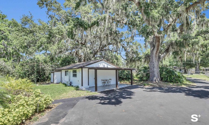 Kissimmee Apartment | Stunning 2BD Lakefront Retreat with Breathtaking Views And Free Parking