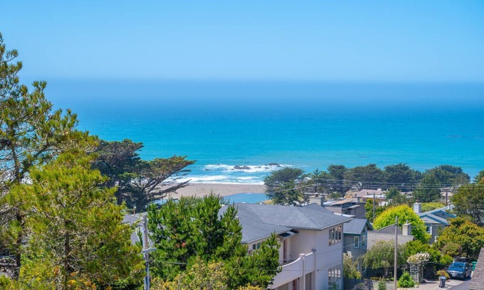 Happy Hill House | Stunning 3 bed/2.5 bath Mediterranean Villa with FABULOUS Ocean Views!