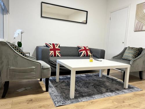 Reading House | Stunning 3 BED 2BATH house w/parking