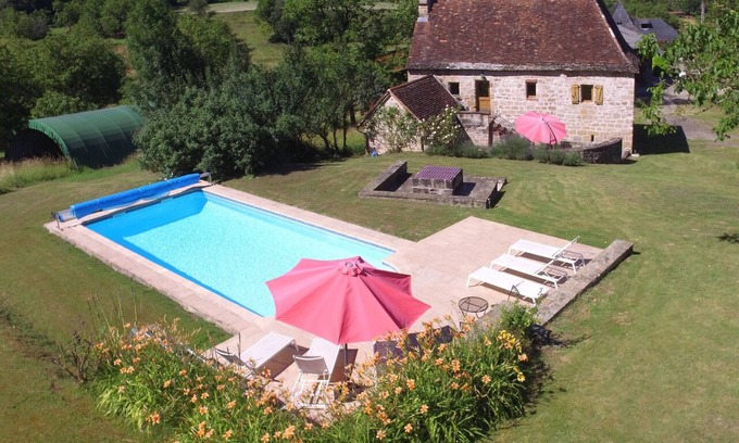 Meyssac House | Stunning 3 bedroom farmhouse with private heated pool