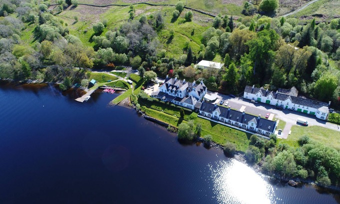 Portsonachan Cabin | Stunning 3 Bedroom Lodge with Sauna ,Hot Tub and Lochside Leisure Deck