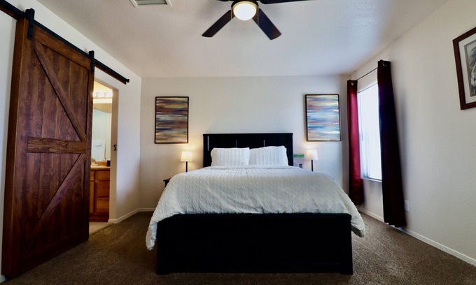 Las Cruces House | Stunning 3 BR home, cul-de-sac, w/basketball goal + garage gym