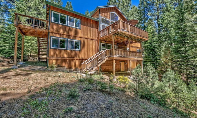 Country Club Estates House | Stunning 3300 sq ft home with game room, pool table, hot tub and more