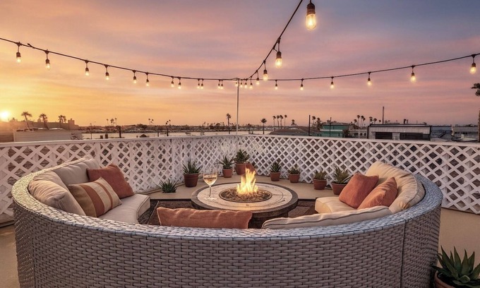 Hollywood House | Stunning 360° Water Views, Steps to the Beach, Pet-Friendly & Kayak Access!