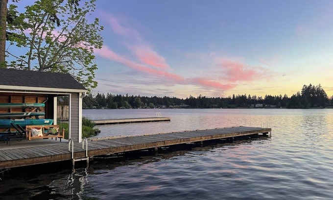 Fort Lewis House | Stunning 3b1bHome w/Lake Access