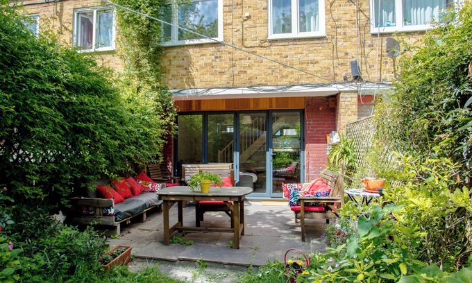 Brixton Apartment | Stunning 3BD Apartment in Brixton!