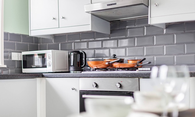 London Borough of Bromley Apartment | Stunning 3BR 2bth Duplex Flat in Southeast London