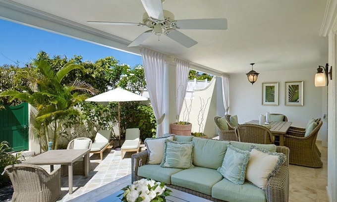 Mullins Villa | Stunning 4 bedroom at exceptional Mullins Beach