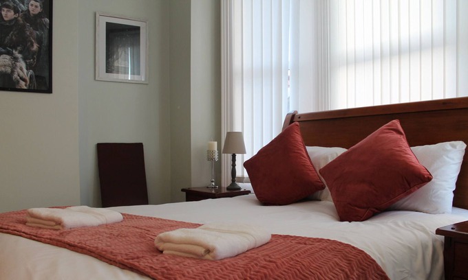 Queens Quarter House | Stunning 4-Bed House in Belfast