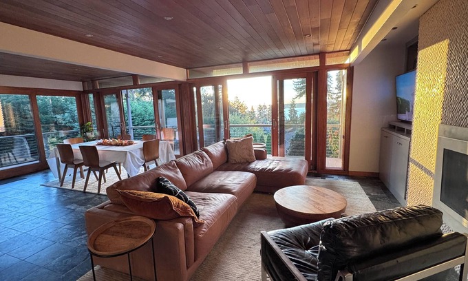 Normandy Park House | Stunning 4-bedroom house in Normandy Park with AC