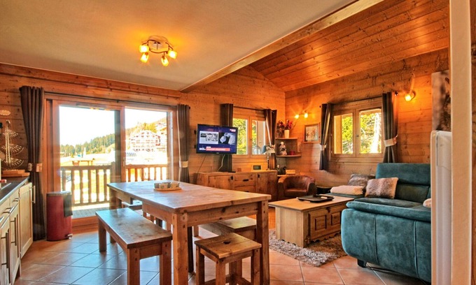 Bisanne 1500 Apartment | Stunning 4-room duplex with garage, 2 bathrooms, near cable car, WiFi