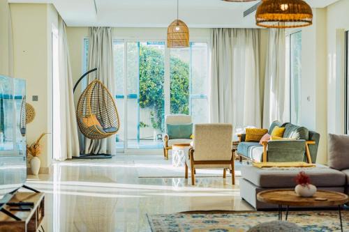 Dubai Villa | Stunning 4BR Jumeira Park Villa With Pool and Jacuzzi
