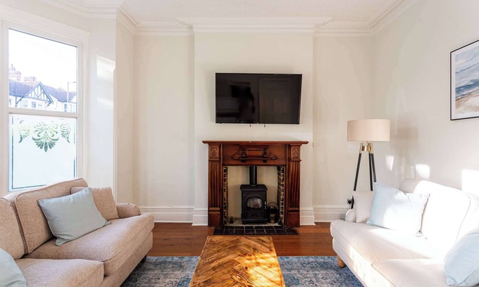 Westcliff-on-Sea House | Stunning 5 Bed House in Southend, 5 Mins to Beach