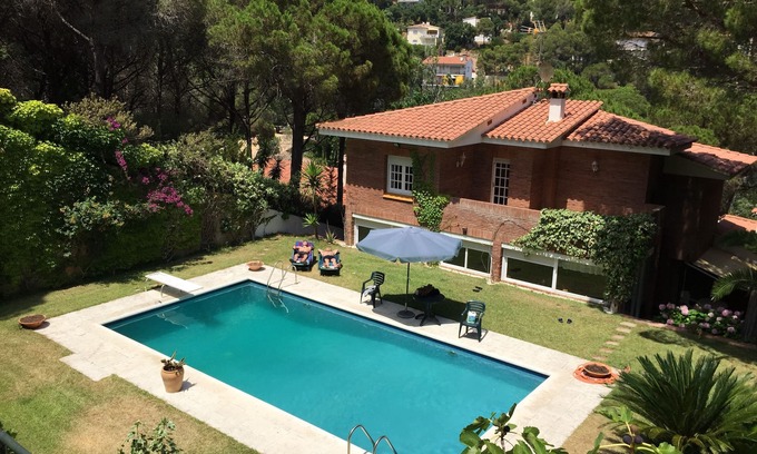 Canyet de Mar Villa | STUNNING 5 BEDROOM DETACHED VILLA NEAR A SANDY BEACH AND MARINA, PRIVATE POOL
