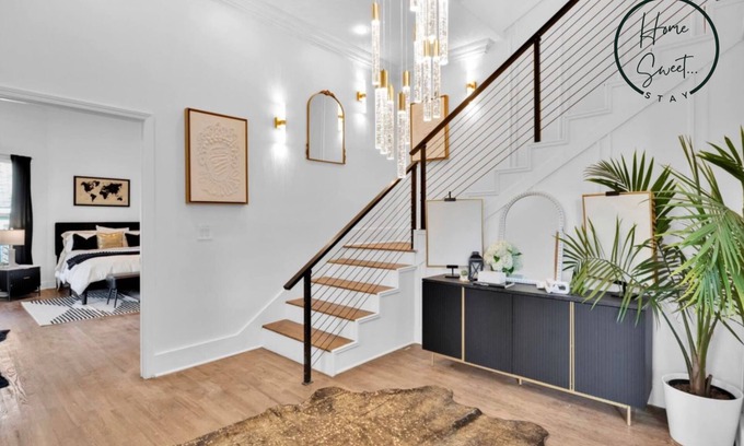 East Point House | Stunning, 5-Bedroom 7-Minutes from Airport in College Park Area of Atlanta