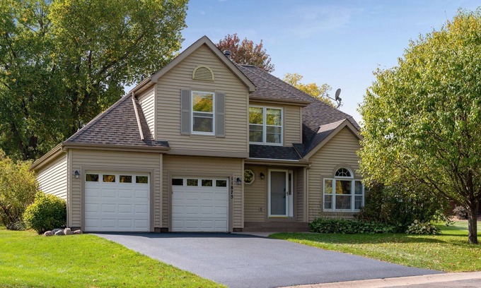 Maple Grove House | Stunning 5 BR, 2 King Bed, 2 Garage, 4 BTH Family Friendly Home with Hot Tub