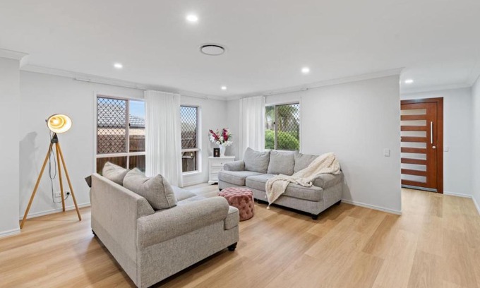 Wishart House | Stunning 5BR Big Modern Home with Parking Malls and Parks