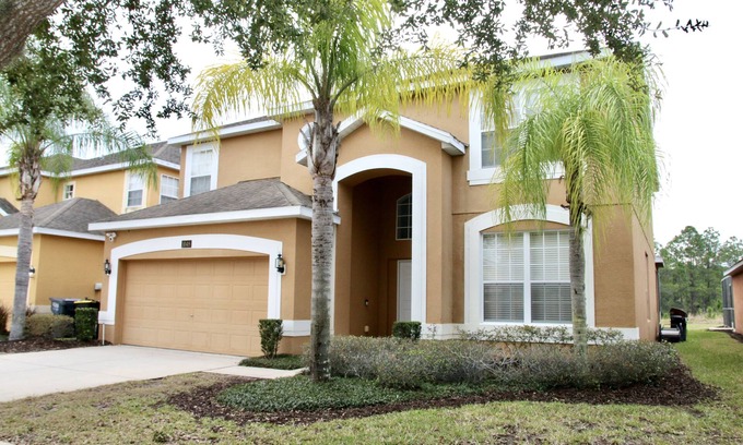 Watersong Villa | Stunning 6 bed Home with Private Pool Overlooking Quiet Conservation Area