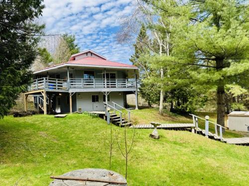 Brighton House | Stunning all season Cottage surrounded by nature!